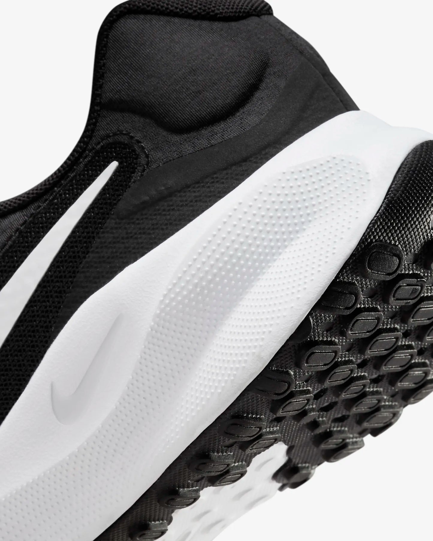 Nike Revolution 7
