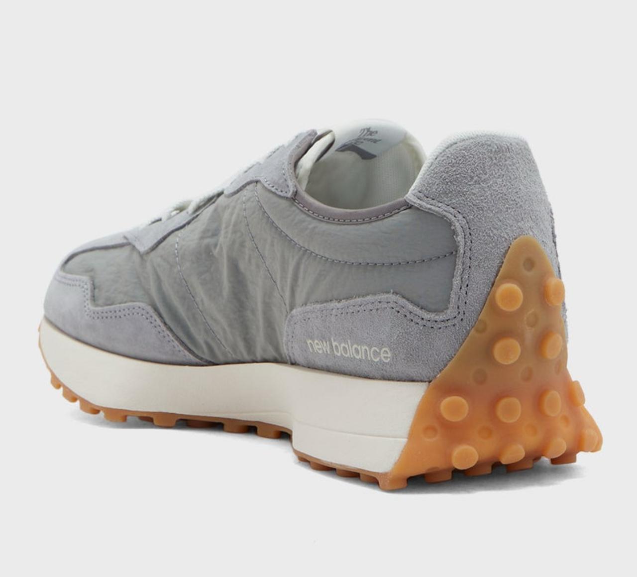 New Balance 327